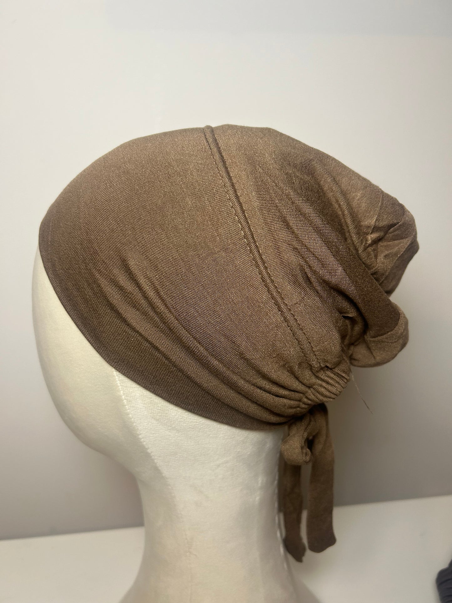 Bonnet à nouer intérieur satin