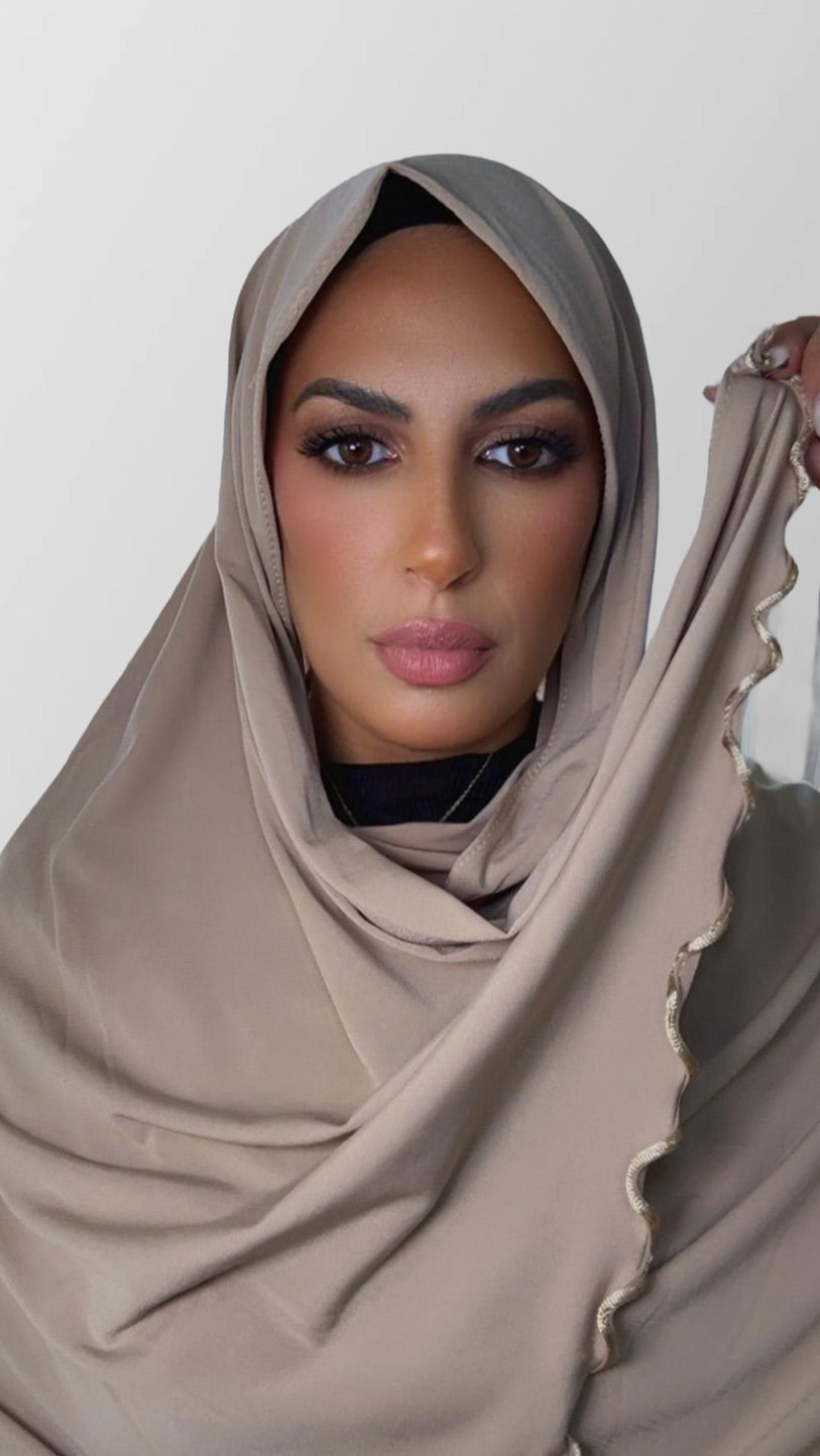 Hijab premium a froufrou taupe clair
