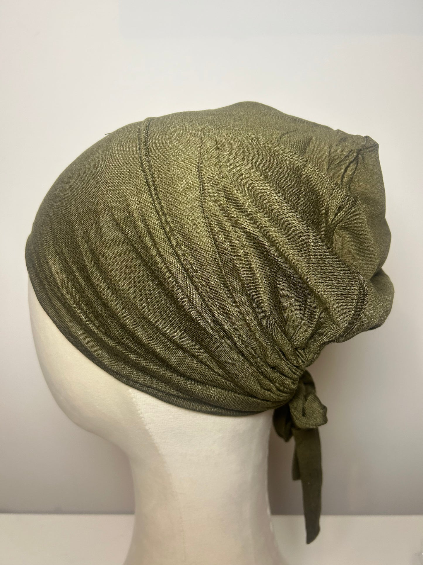 Bonnet à nouer intérieur satin